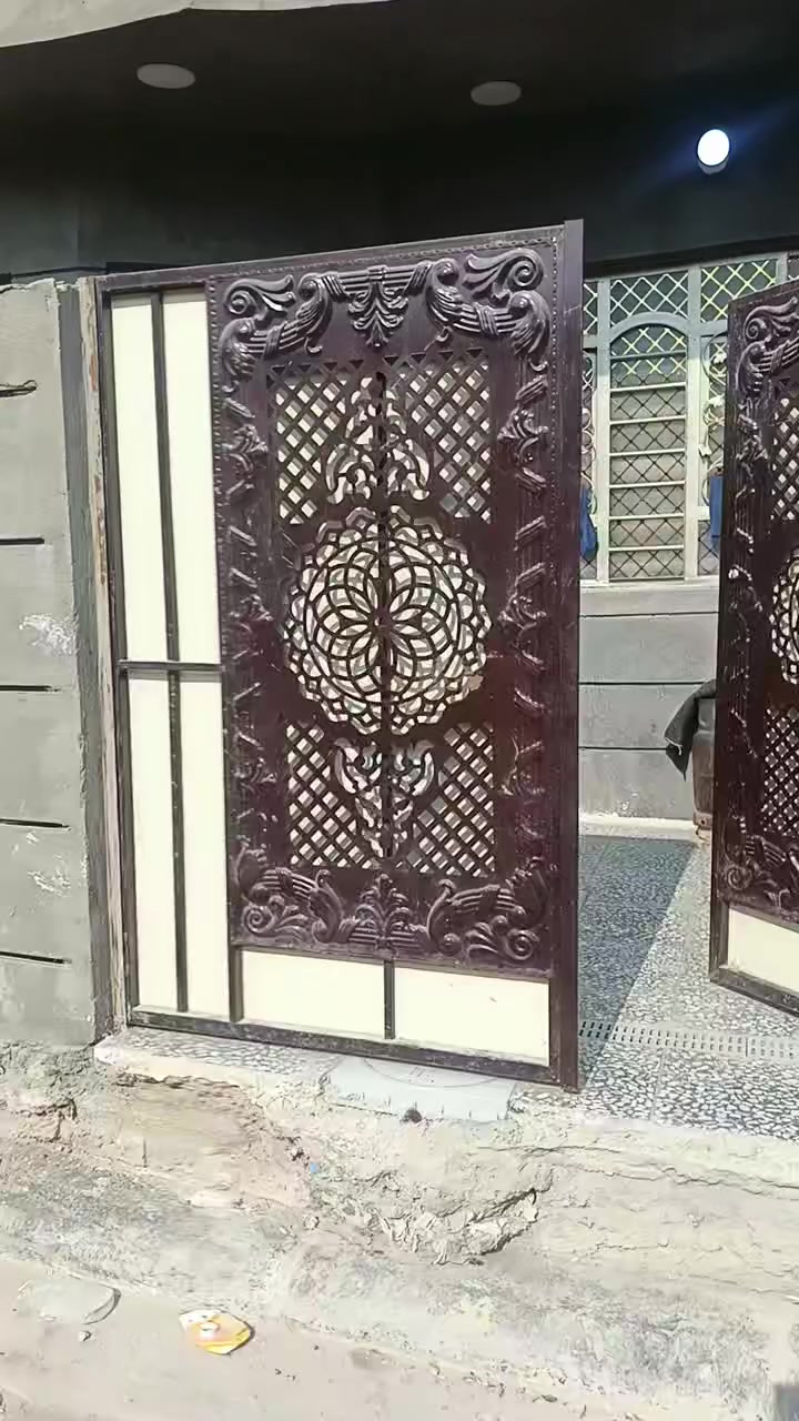 السلام عليكم بيت زراعي للبيع مساحة ٨٠ متر مربع استقبال وغرفه نوم ومطبخ البيت كامل من كل النواحي منطقه سيد هاشم مقابل سيد هاشم السعر ٨٥ بي مجال ***********
