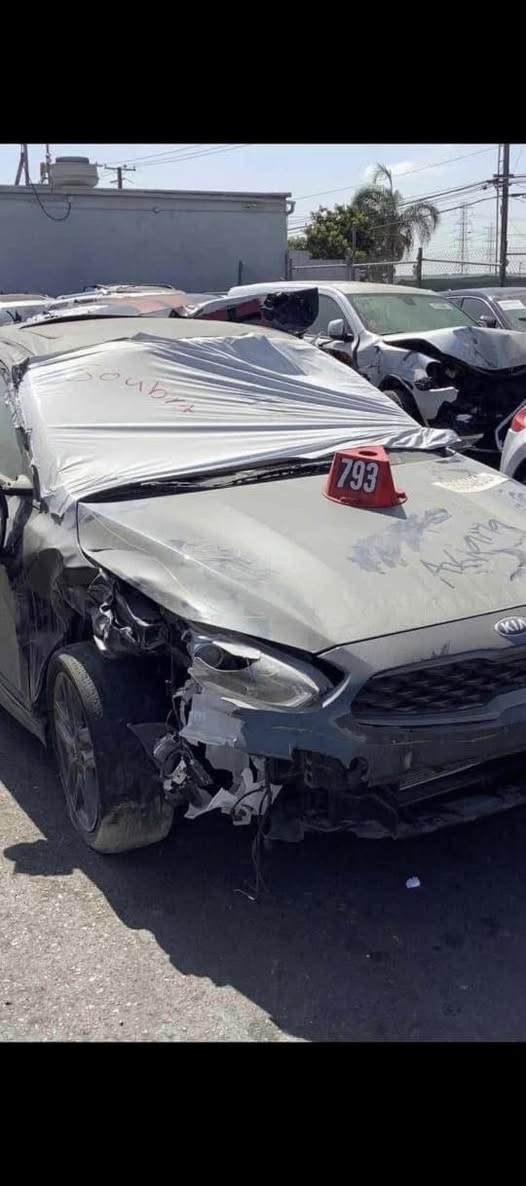 السلام عليكم 
فورتي للبيع 
موديل 2020
فول موصفات فتحه وبصمه 
حادث تبديل جاملق امامي بدون لعد وشاصي 
وجاملق خلفي بارد شبر 
سياره بيها نقص بس تبريد 
وعليها غرامه 
سعر 115$ 
وبيها مجال 
خاص مقفول 
*********** اتصل على رقم ودلل
