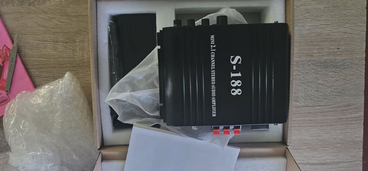مضخم صوت رقمي صغير (Mini Digital Audio Power Amplifier) طراز S-188.يتميز بوجود شاشة LCD لعرض المعلومات بالإضافة إلى دعم البلوتوث وفتحة لبطاقة الذاكرة (Memory Card) لتشغيل ملفات MP3.يعمل بقدرة 2.1 قناة (2.1 Channel)، مما يسمح بتوصيل سماعات ستيريو ومضخم صوت (Subwoofer) إضافي.يدعم التحكم في التريبل والباس (Treble and Bass control) خلي سعرك وبالعافيه


**إذا كنت صاحب هذا الإعلان وتريد حذفه لأي سبب، رجاءا أرسل رسالة إلى الدعم الفني**