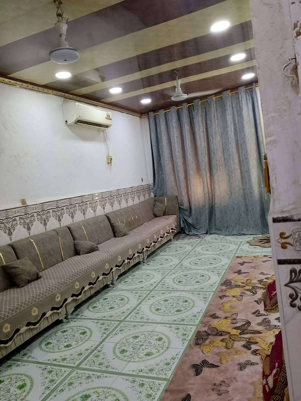 بيت للبيع
مساحه121متر

واجه9متار

طابق الاول ستقبال ومطبخ  صاله غرفه صحيات

طابق ثاني غرفه وصاله

رقم *********** 
حي النهضه
قريب ع فلكه جمعيه
