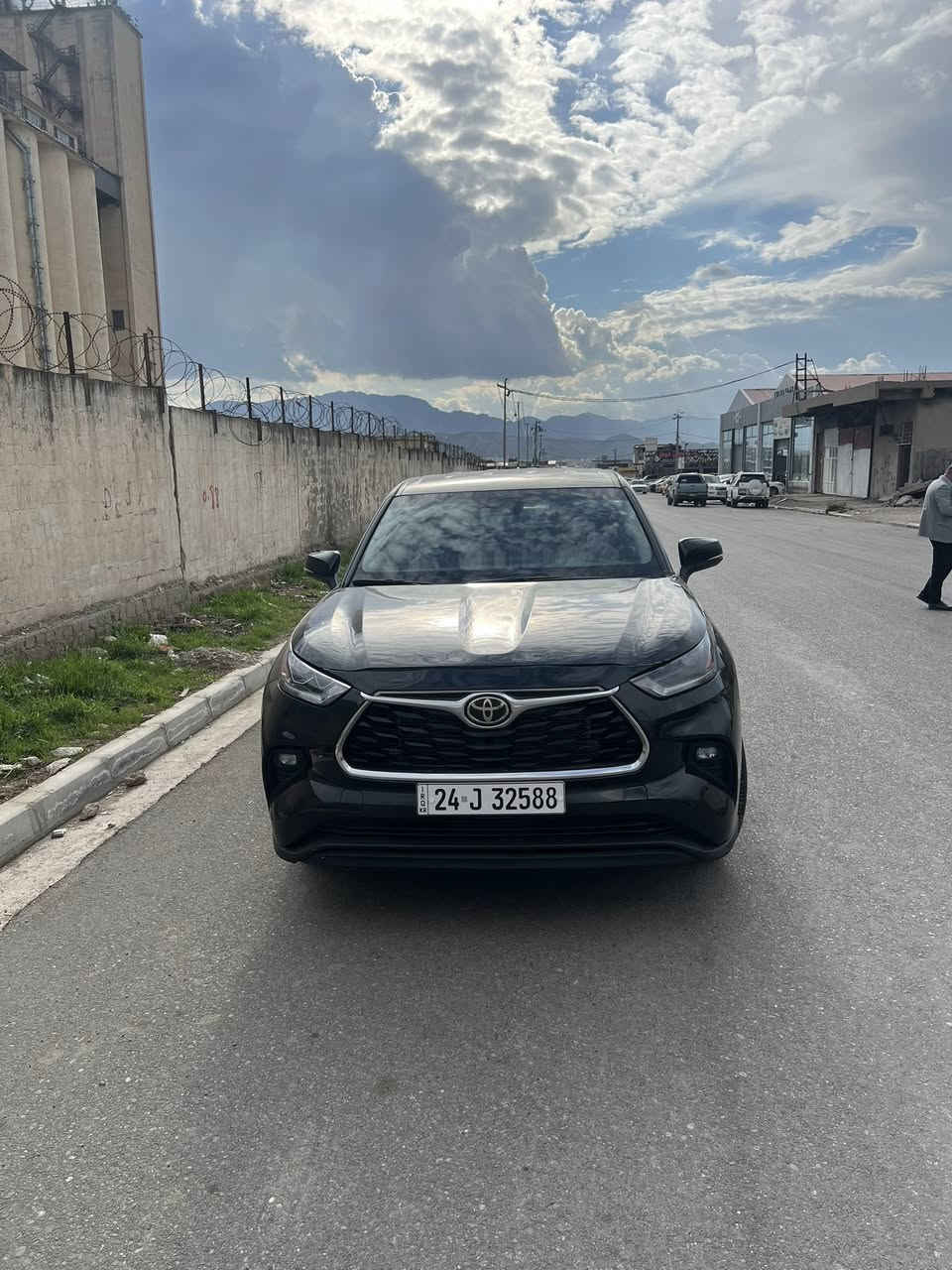تويوتا هايلندر 2022 امريكي 
موصفات LE فول بس سلايت نين
6 بستن و ده بل اكسن مرغوب
داخلي كريمي يه و كهرباي يه 
كير ر مكينه شه رت 40 ريفه جويه
رقم و سنوي جديد شرط تحويل 
2 قتعه سبخ بجك داخلي نفري هه يه
سعر مناسب 240$ مجال /زاخوي يه
واتساب ***********
