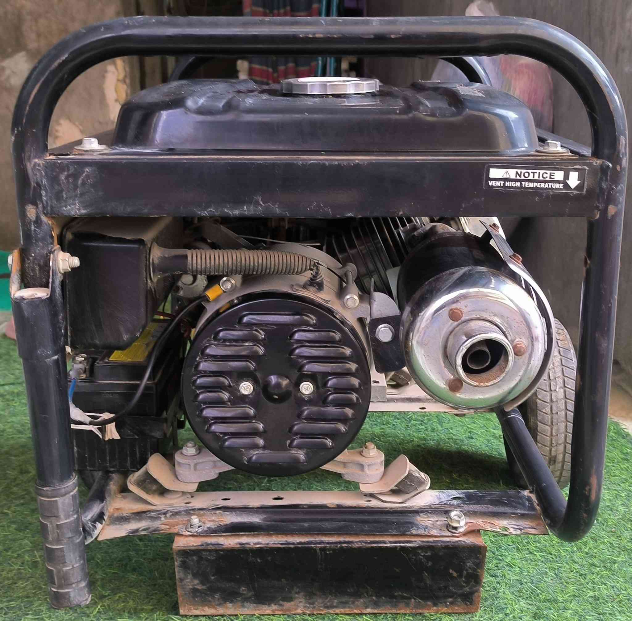 مولد للييع
وحق الله جديد وبعده بدهنه الاول 
اشتغل سبوعين وتاركينه صار فتره لعدم الحاجه 
سعره 150 قفل بدون عمله 
والله ماخذه ب 350 وروح اسال وشوف 
لان محتاج فلوسه اريد بيعه

لتواصل ***********
