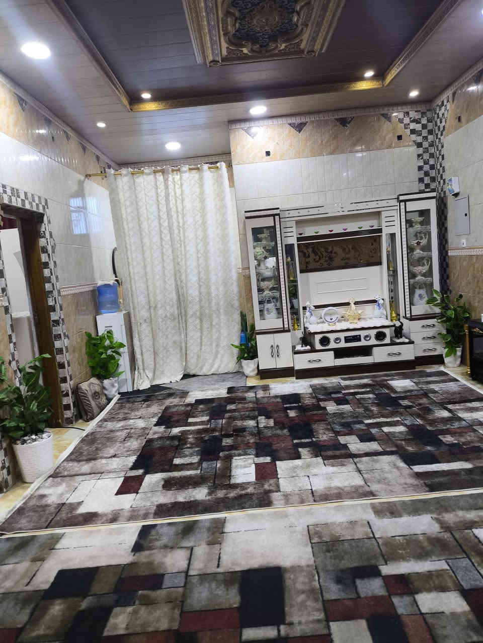 بيت للبيع في منطقه حي جمهوري مساحة150م ركن طابقين بناء 2017
***********
