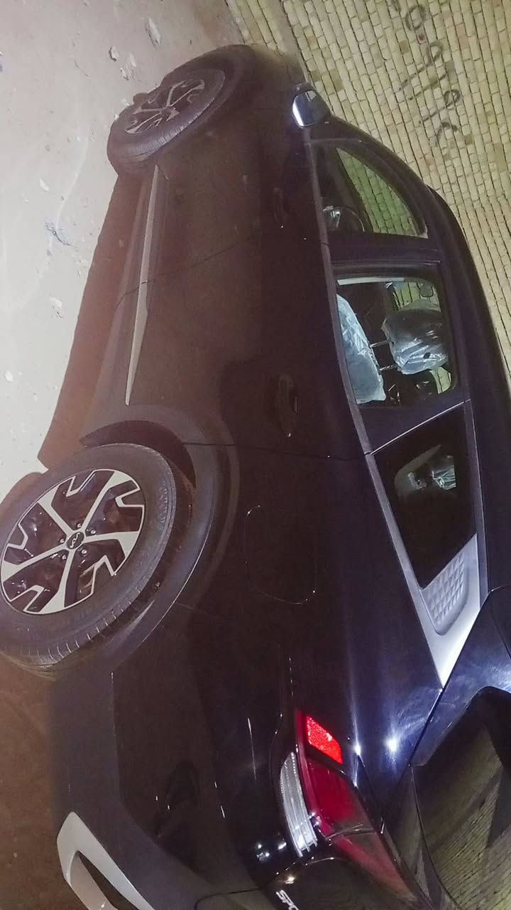 السلام عليكم 
كيه سبورتج 2025
شاشا متصله 
تحكمات ستيرن
سايد بريد كهربه
تدفئه كشن كهربه
اشاير مري 
بنرامه 
صندوك كهربه 
تشغيل عن بعد 
مانع تزحلق 
محرك 2500
بانزين 
وبعد بيه هواي مواصفات
حدثه بنيد و جملغ جهت اليسره 
ول شاصي بي شويه صبغ 
السيره زيرو ماشيه 
3000
وقبل الزيده 
العنوان بغداد الرصافه 
اي ستفسار اتصل عله الرقم 
***********
السعر 220وبيه مجال قليل
