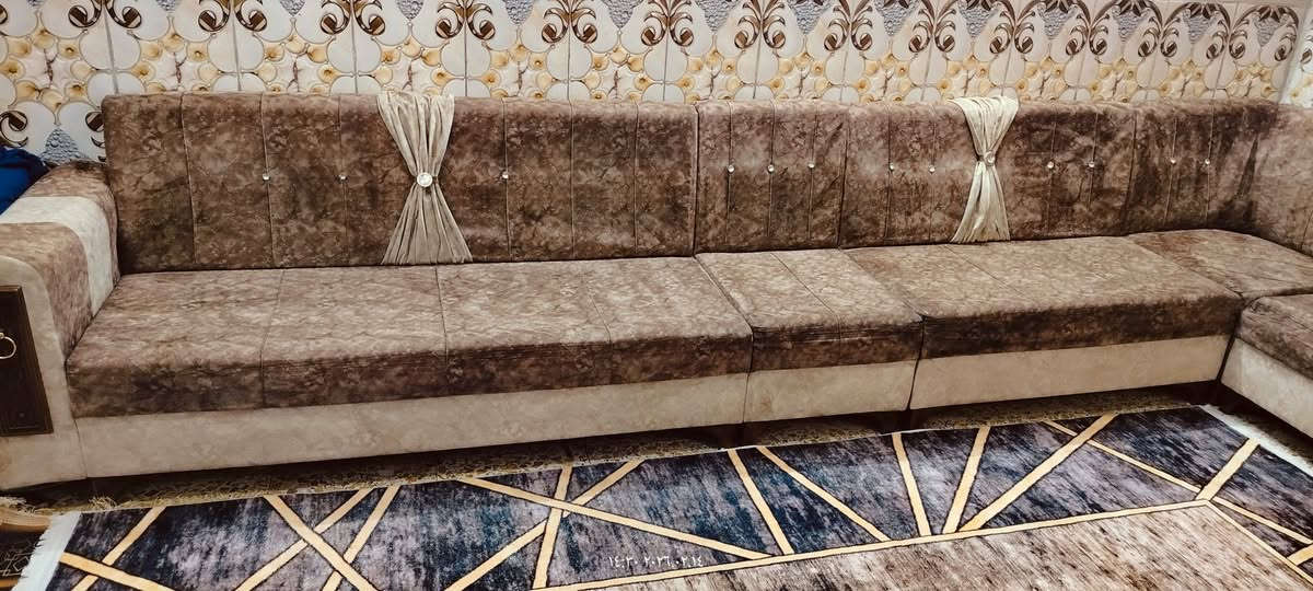 السلام عليكم عندي قنفات لبيع ديوان 10مقاعد نضيفة بسعر 175بية مجال عنوان حرية ثالثة***********
