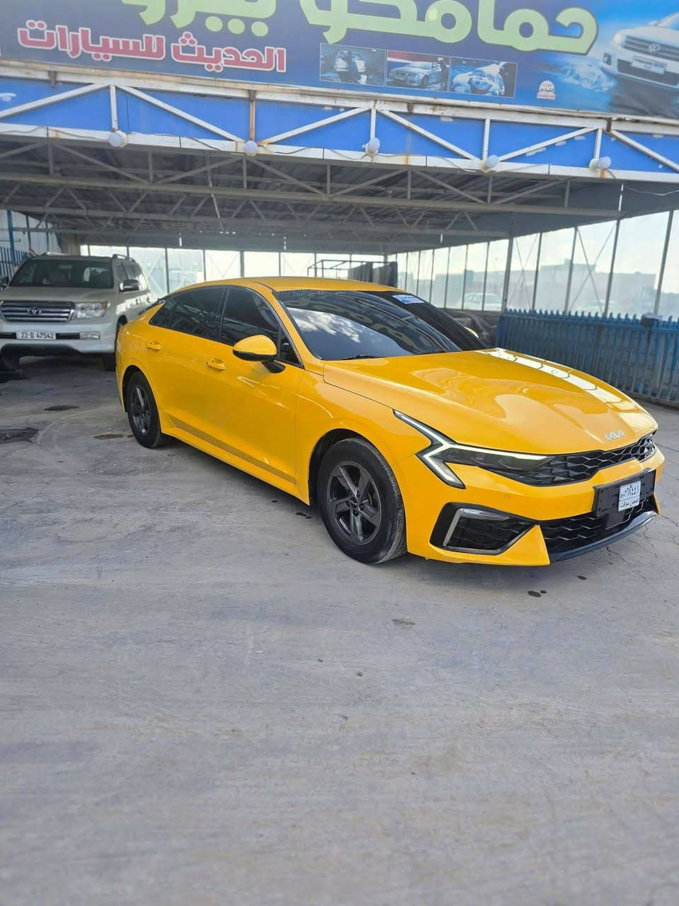 كيا k5 موديل 24 غاز 
برتقالي مصفر استخدام اجره المنفيست
مواصفات واضحه بالصور 
محرك4 سلندر غاز 
السياره بيها جاملغ خلفي 
السعر 180 $ مكمركه وجاهزه تترقم اجره جميع المحافظات 
***********
***********
مكتب الربان للسيارات الكورية الديوانية نهاية الشارع الخدمي حي الجامعه
