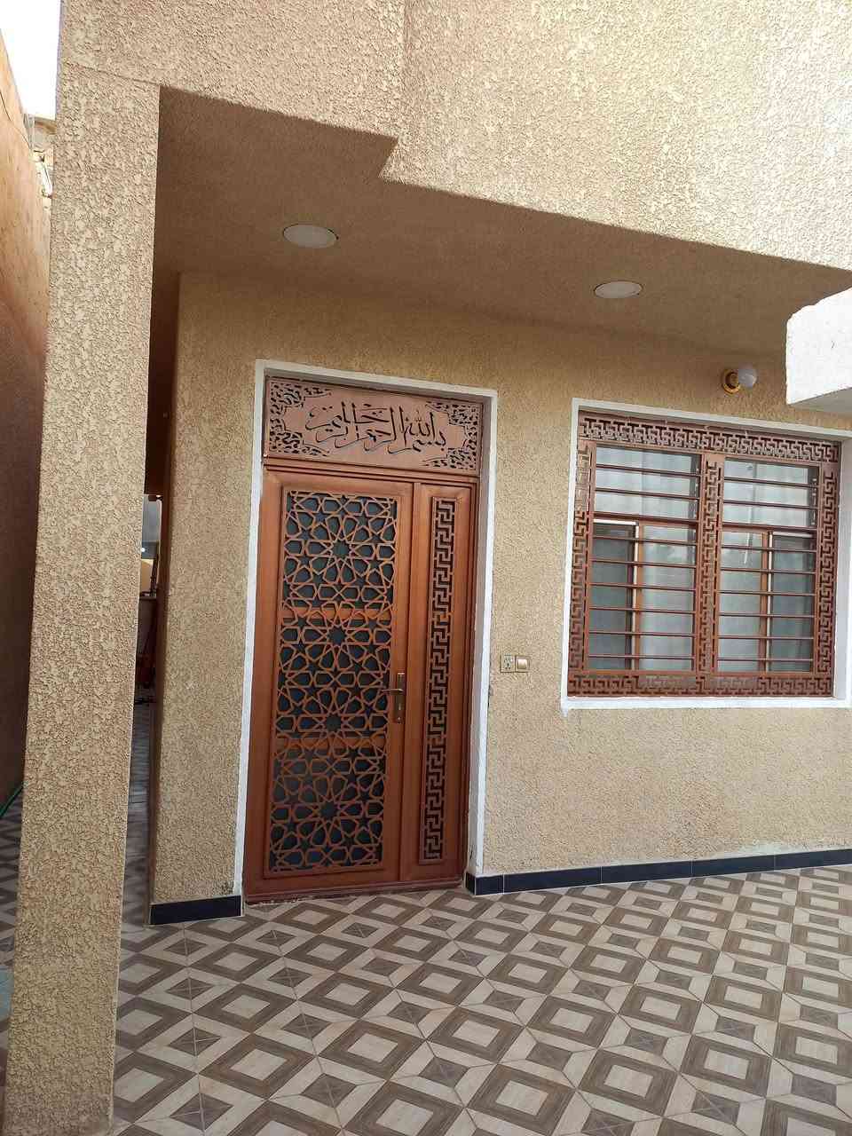 بيت سند ٢٥زراعي للبيع المساحة ٣٤٥م الواجهة ١٥م النزال ٢٣م غرفتين نوم هول حولي درج مطبخ استقبال ترك على جوانب البيت مع حدائق أثنين كراج عدد أثنين العنوان الزعفرانية الاربع شوارع منطقة كرارة خلف مول كرارة شارع المخبز نهايته خلف السدة للاستفسارالاتصال على الرقم***********
