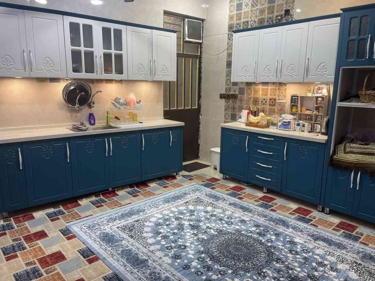 السلام عليكم 
دار للبيع المساحة 100متر الواجه 5 ونزال 20 
صاله ستة متر
حولي  سته متر  
غرفة حمام غربي شرقي 2/2متر 
مغسله غربيه تعليك 
مطبخ حار داخل المنور ومغلف  السقف 2/2 متر 
غرفه ارضي كبيره 5/4متر 
الطابق الثاني حولي كبير جداً 
غرفة النوم 6/5 متر 
سطح ناصي وسطح عالي على طول البيت 
المكان الصليخ الستميه بستان جزمي قرب مركز شرطة الصليخ عرض الشارع عشرة متر منطقه كاملة الخدمات الكهرباء جهتين تبليط جديد مجاري ومي وأنترنيت وطني البيت زراعي 

هاتف ***********
