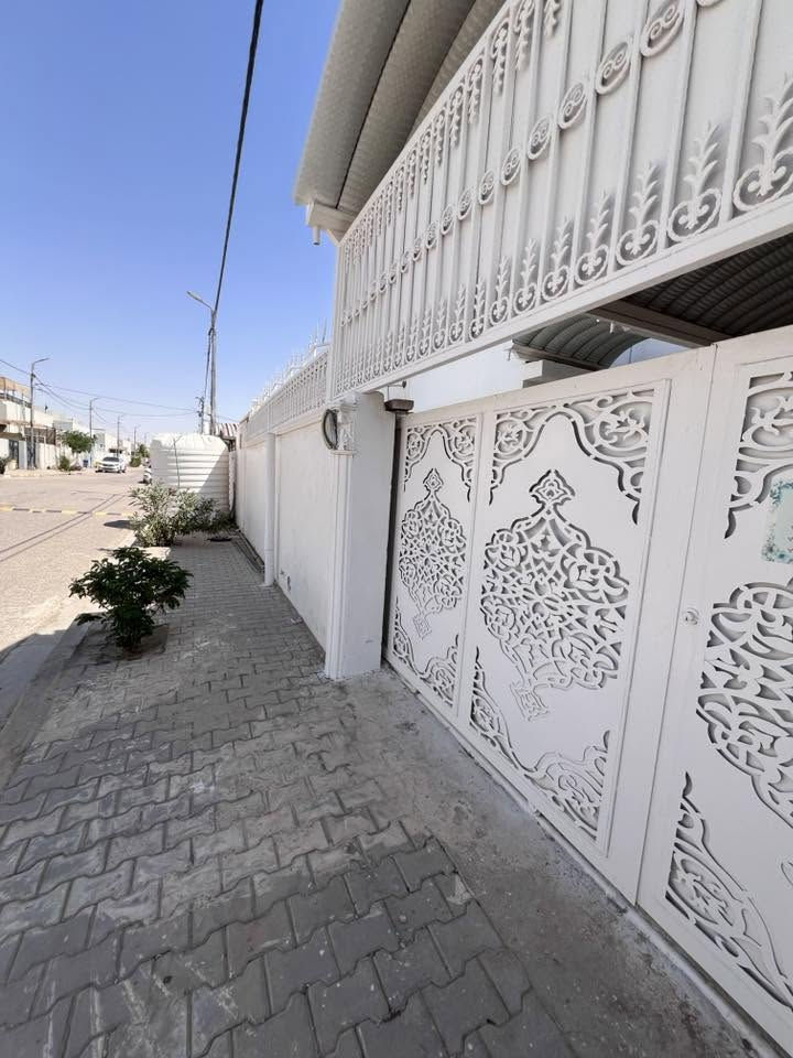 دار للبيع في مجمع الزهراء السكني ✨
المساحة 150م | طابقين

تفاصيل الدار:

* 3 غرف نوم مريحة
* مجاميع صحية
* صالتين واسعات
* مطبخ عملي
* كراج سيارة
* حديقة جميلة 🌿
* إضافات مميزة تزيد من قيمة البيت

📍 الموقع ممتاز داخل المجمع وقريب من الخدمات

💰 البيع بنظام القصد او نقداً بسعر مناسب جداً

📞 للاستفسار: ***********

