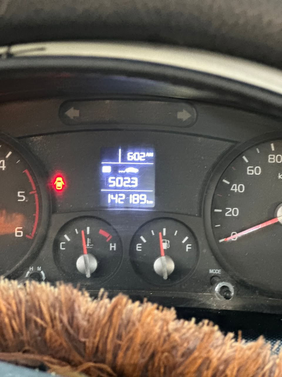 السلام عليكم .للبيع كيا حمل موديل2022/فول موصفات إردني ماشيه142/بدون محجرر .سياره بيه طخ بل بنيد واضحه بصوره.وسياره حلوه ونضيفه بلخير عل ياخذهة. عنوان بغداد عامريه.تواصل رقم/***********.معروضه بـ136 وبيه مجال
