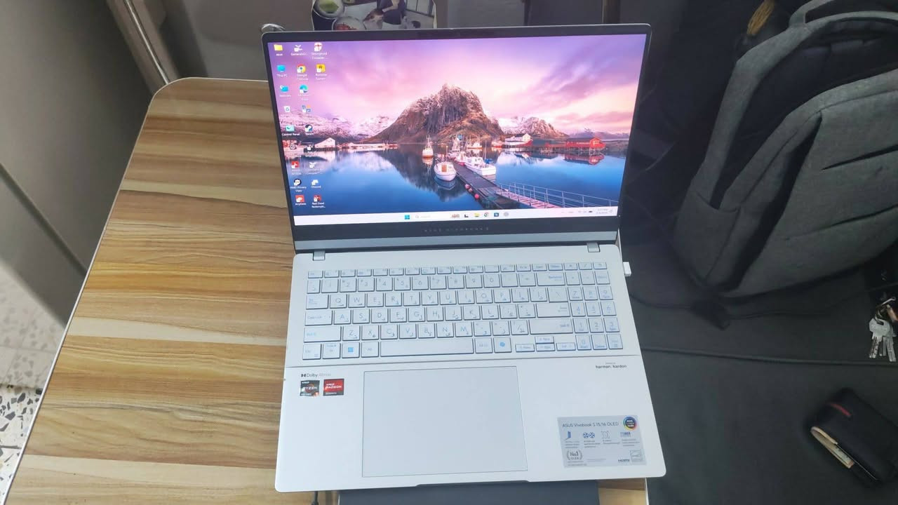 ASUS Vivobook 5
15.6 OLED 3k (2880 x1620)

120HZ,Silver

MA015,AMD Ryzan5  753HS

RAM 16 GB 

SSD512

AMD radeon 660M

إعادة نشر مستعمل اقل من 3 شهر جديد لوك سعر 750 بي مجال بسيط تواصل عل خاص شكرا حبايب


**إذا كنت صاحب هذا الإعلان وتريد حذفه لأي سبب، رجاءا أرسل رسالة إلى الدعم الفني**
