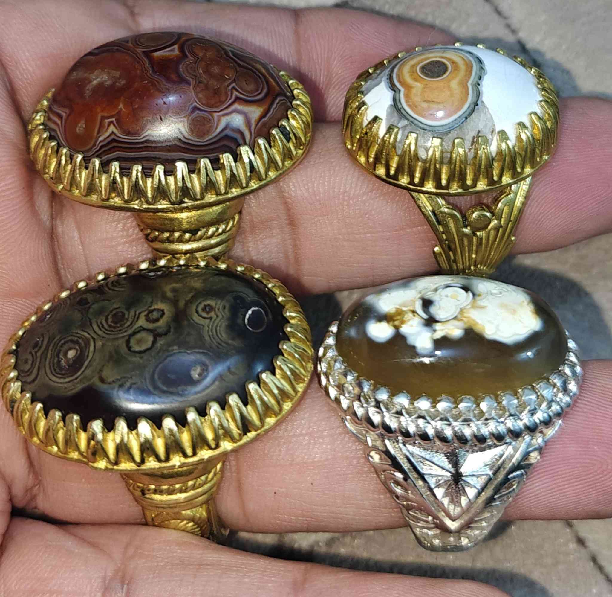 4 خواتم سليماني و داودي صياغة نحاس جمله فقط سعرهن 65 الف قفلهن سعر نهاية يوجد توصيل كافة المحافظات عنواني بغداد واي استفسار مراسلتي على الخاص


**إذا كنت صاحب هذا الإعلان وتريد حذفه لأي سبب، رجاءا أرسل رسالة إلى الدعم الفني**