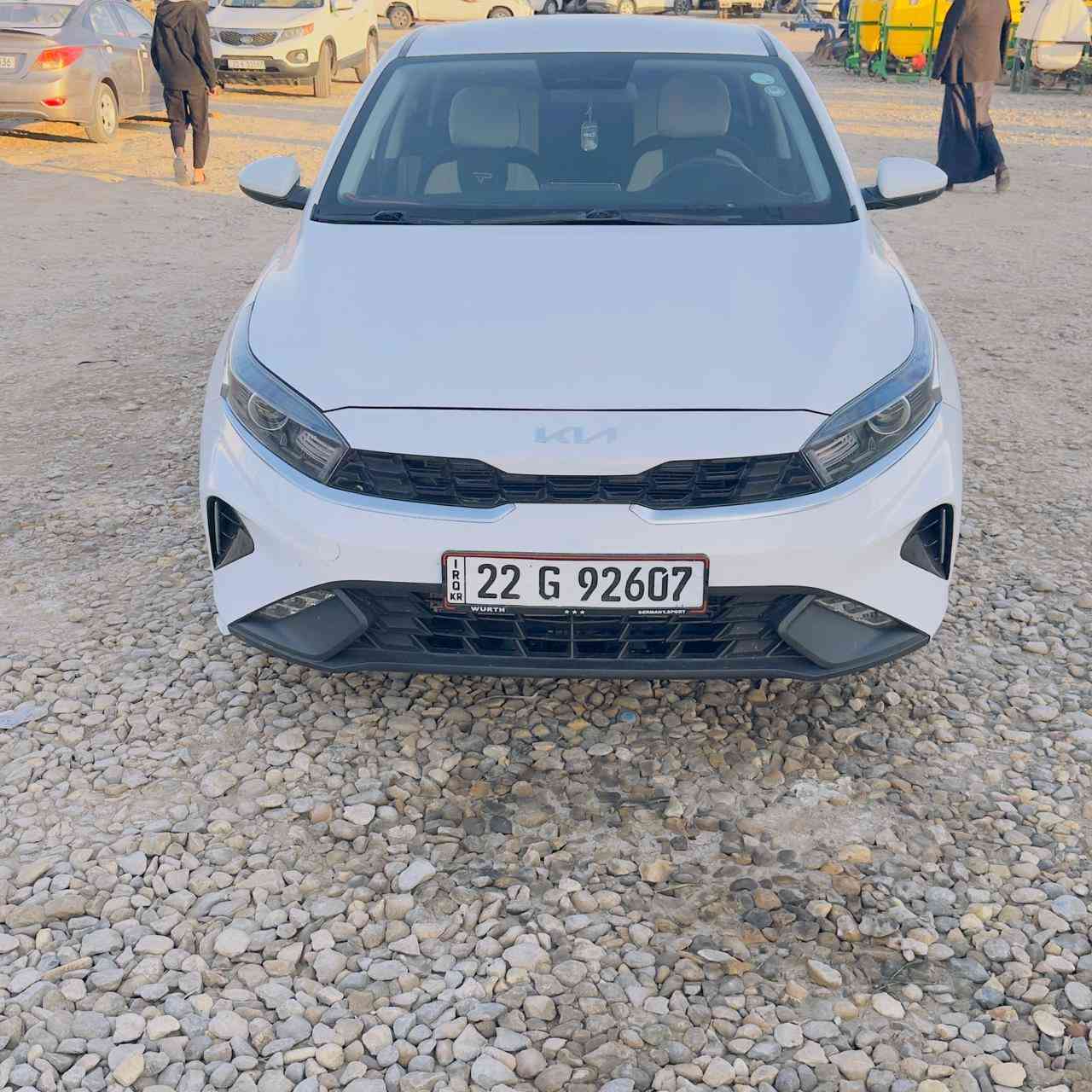 سياره سيراتو للبيع موديل 2024 محرك 2000 سياره ماشيه 78 سياره جديده معنه الكلمه 24 
تاير 16 كب ويل.  قطعتين تبريد.  نص فول   

للستفسار اتصل ***********.      سعر 177 وييه مجال  

عنوان واسط الزبيديه.  شارع المعارض   غير متواجد عل فيس
