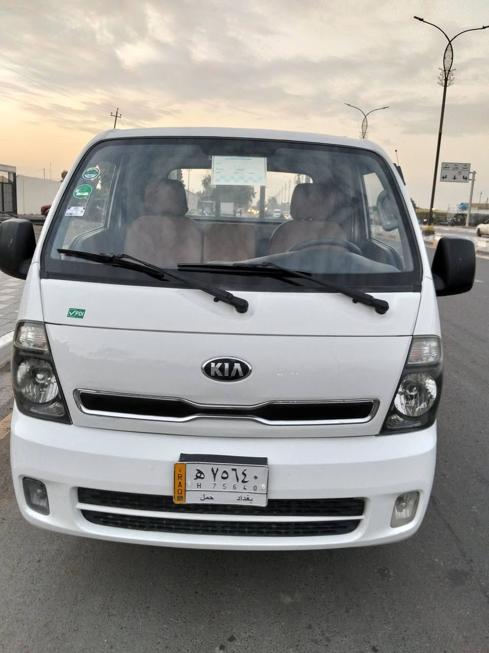 كيا حمل مفتوح موديل 2016 رقم بغداد الماني مكينه 2700جديده لا صرف ولا بخار ولا تنقيص وكير ومكينه واكسل وشاصي ورقم شاصي كل مكفول تخم تاير جديد سياره جاهزة وجديده السياره مكفوله كفاله عامه لا ضربه ولا صبغ ولا تبديل عد بارد قليل وصبغ دوسه وحده العنوان بغداد البلديات السعر 118وبيه مجال بسيط الرقم ***********

