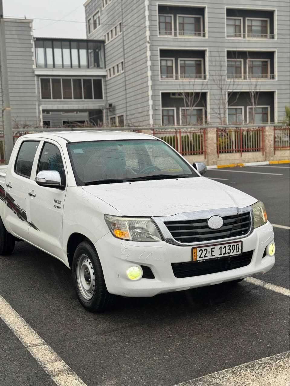 بە ناوی خوای گەورەو مهیررەبان 
تۆیۆتاهایلۆکس ٢٠١٣ پارچەرەش لەسەر ساخی  هەمو گیانی بە شەرت ٤ تایەی لۆکی لە ژێرە ڕۆنی تازە گۆراوە پێشو پشتی تازە توند کراوەتەوە.  سەنەوی نوێێە تا کۆتای ٢٠٢٨ گێرو مەکینە بە شەرت نەکراوتەوە سەیارەی مەحرەز نیە هی مالی خۆمەو بە ناو خۆمەویە.هیچ مەسرەفێکی تیدا نیە           تەنها     ٢٠٠ کم هەزار ڕۆشتوە
0772 117 0580  watsup رانية, السليمانية
