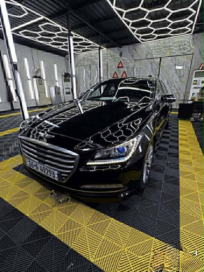 جنسيز ..2016 G80
بدون صبغ بدون ايرباك 
فقط بنيد ضربه شطح بدون دواخل مبدل نفس اللون كير مكينه ممفتوحات
اسود 
6 سلندر ☠️ 3.8
بصمة تشغيل  
رادار جانبي
بانوراما
مري قلاب
كامره وضعيتين
٤ بصمات ابواب + بصمة جنطة 
كار بلي
حساسات امامي خلفي ..
سستم صوتي جبار 
كشنات تدفئة تبريد جلد .. تحكات ستيرن جهتين 
 شفتات بالاستيرن 
ثلاث وضعيات قيادة 🚵🚵‍♀️🚵‍♂️
تبريد منفصل امامي وخلفي❄️
 .. نظام تنقية الهواء اوتوماتيك 
كشن السايق وكشن الصدر كهرباء 
شاشة اعطال بالدشبول منظومة تدفئة وتبريد جديدة .. 
تخم تاير جديد .. 
حدادية امامي 80‎%‎
بنزات سايد بريك جديد 
.. دسكات وكالة جنسيز جديد 
.. ادامة كاملة للمحرك ..

هواي مواصفات ما ذكرتهن 
السعر   170    وبيها مجال 
*********** 
‎مكان السيارة الديوانية 
سنوية جديده
السيارة باسمي
