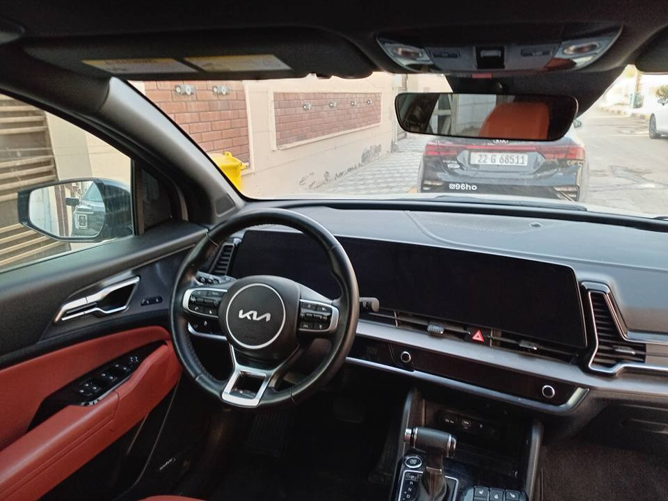 KIA sporteg
2025
محرك 2500بانزين المرغوب 
⛔️بدون ايرباك ⛔️
حادث جاملغ ايمن وايسر وبنيد وبيه طخات بسيطه 
مواصفات 
بانوراما 
بصمه 
تحديد مسار +قياده ذاتيه 
5كامرات محيطيه +حساسات خلفي امامي 
تبريد قطعتين 
كشنات تدفئه تبريد 
صندوك كهرباء 
وبعد بيه مواصفات  
السعر 210وبيه مجال بسيط كلش صور حادث موجوده 
مكان السياره بغداد العامريه 
*********** بغداد, العراق
