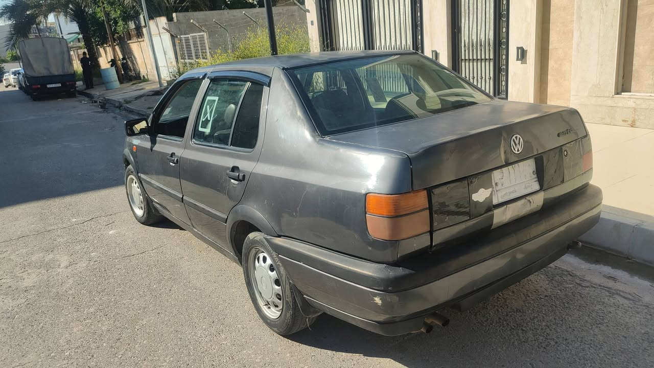 سلام عليكم
ڤنتو للبيع موديل 93
صبغ عام جماليه كير محرك شرط 
تبريد شغال كابون ورقي شغال بيها صاحبها بل موصل 
السعر 30 بيها مجال للتواصل 
***********
