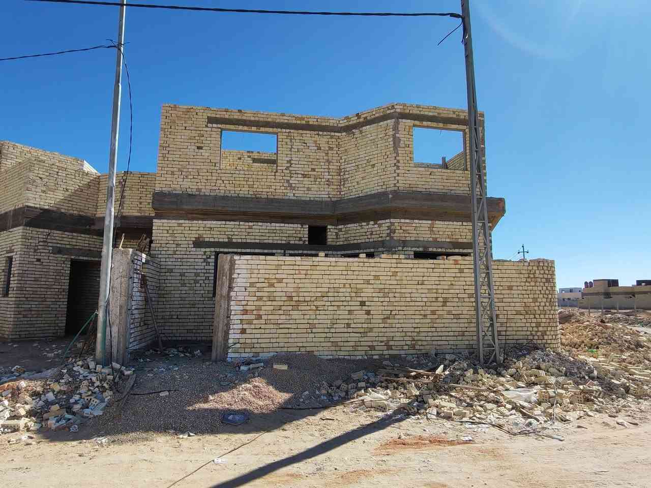 السلام عليكم دار في مجمع الوفاء السكني بلوك B
بلوك 10 دار 14 ركن
البيت مكانة جدا مميز قريب ثالث بيت عن الحديقة وع شارع العريض الي يفصل بين بلوك A وبلوك B ع شارع البوابه
البيت مساحته 120 متر طابقين بس هو طابقين لان ضمن بلوك 160 متر الان هو هيكل 

سعر البيت من مركز المبيعات 120 مليون
التطلوعه 15 مليون بيها مجال بسيط
الواصل 30 مليون
البيت يتحول مبادرة والاستمارة مفتوحه الي حاب يحول البيت الي يريد فيديو للبيت يتفضل خاص 

للتواصل ***********
