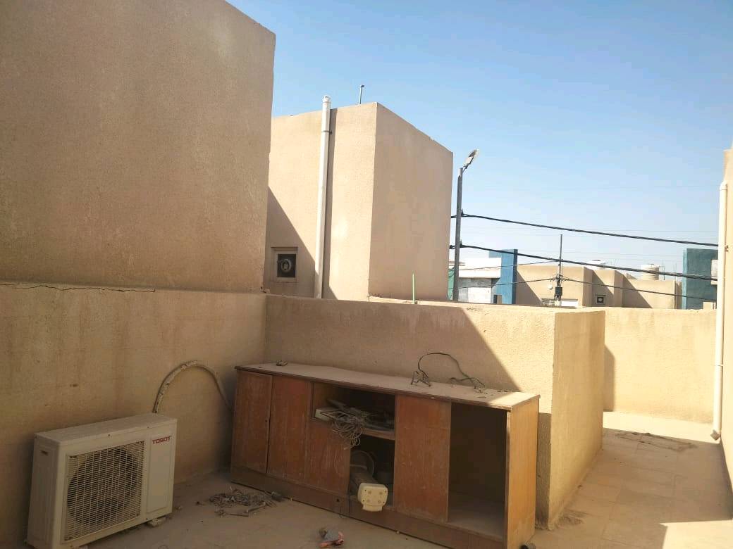 بيت للبيع مجمع السلام السكني مساحة 200متر طابو صرف تفاصيل البيت موضحه بالصوره يحتوي على غرفتين وغرفه ثالثه صغيره للأطفال 