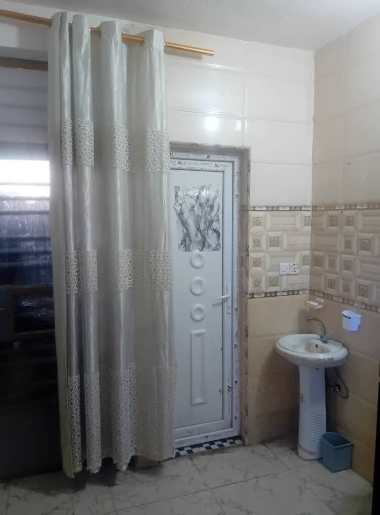 سلام عليكم بيت 100م زراعي مربع قرب شارع صناعي مراوس بيت او قطعه وبيع قصد نص المبلغ او حاضر للستفسار ع رقم الهاتف ***********
