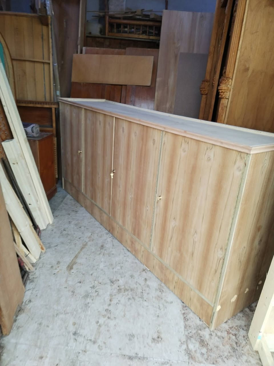 منامية مترين ونص ٥ملم جديد ارتفاع ١٢٠ سم ثقيل ٤ابواب عمق ٦٠ سم. عرض الباب ٦٠ سم ثابتة ماتتفلش ٢٥٠ ألف *********** *********** موصل مصارف
