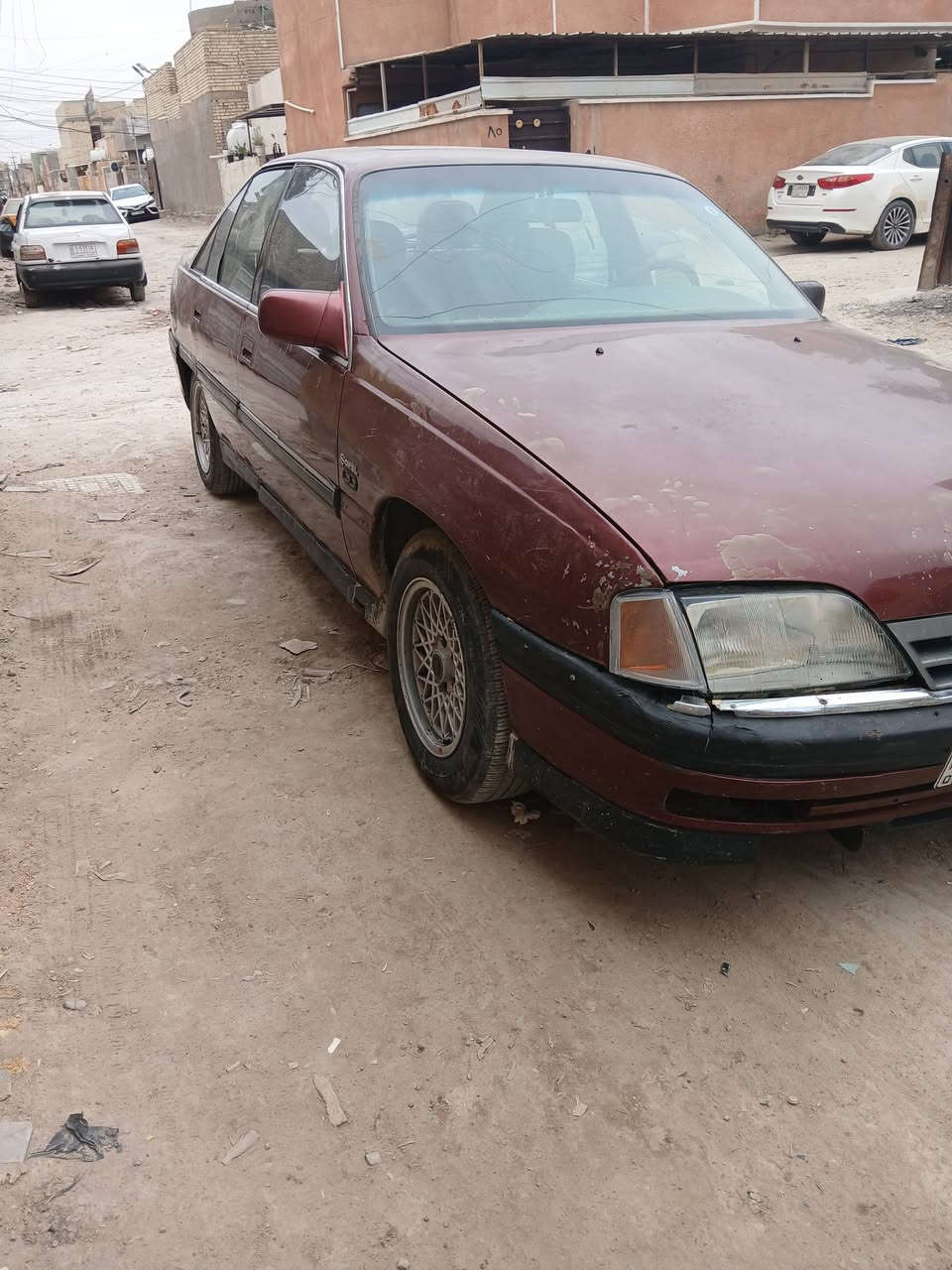 السلام عليكم اوبل اوميكا موديل 1992مكينه وكير نضاف سياره جاهزه للبيع السعر 28وبيه مجال مكان بغداد الشعب للستفسار ***********
