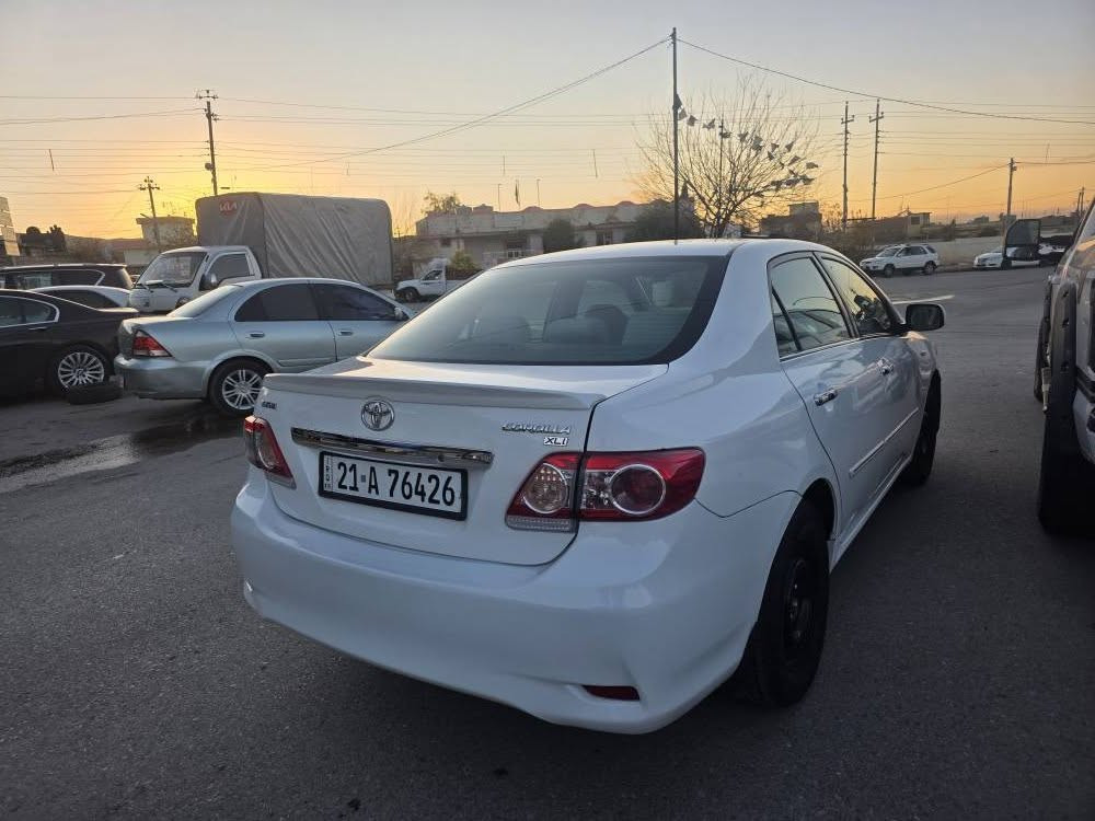 بیکاشۆ 2009
ئۆتۆماتیک مەکینە 16
یەک پارچە بۆیاخ بێ ناوگرتن
سەنەوی دوو مانگە تەواو بووە
گێڕوو مەکینە بەشەرت
تەحویلوو خرامە بەشەرت
بێ مەسرەفە

سیعر// 114 گەڵا کۆتای

 شوێن//هەڵەبجەی شەهید
***********
*********** حلبجة, السليمانية
