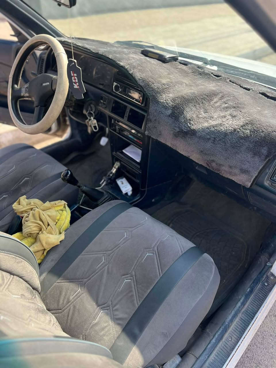 كورلا موديل 90 رقم نينوى اجنبي شرط التحويل هزه جديده محرك شرط كير عادي شرط مصبوغه حزام جماليه بدون دواخل كوبون بيها
مكان السياره موصل الأيسر 
السعر 35 وبيها مجال
***********
غير متواجد ع الفيس
