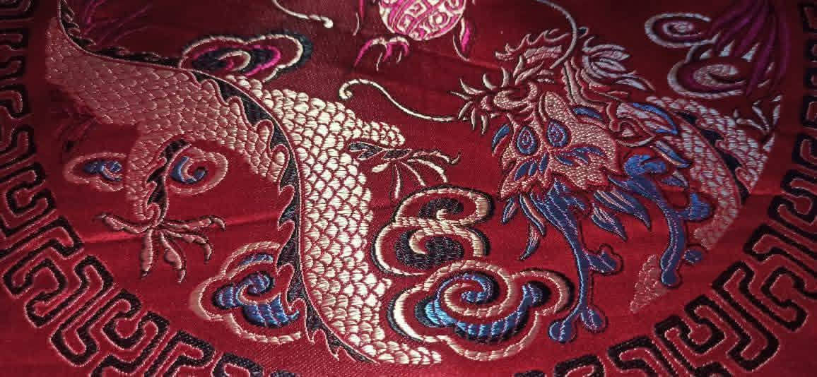 لهواة الأجواء الاسيويه 😎☝️
🐉 كوشنز شينواه تنانين DRAGONS CUSHION 🐉
حاجه كده مميزه و تصميم أسيوي مختلف و مميز و باللون الأحمر
بتصميم للتنانين و طيور الفينكس الاسطوريه ✌️
و مفعمه بألوان قمه في الجمال و اللمعان 
بخامه من الستان الناعمه و المطرزه بالحرير الطبيعي 

من الاصدارات القديمه الاصليه 👌
و بمقاس 44*44 سم تقريبا (سوسته) بورسعيد, مصر


**إذا كنت صاحب هذا الإعلان وتريد حذفه لأي سبب، رجاءا أرسل رسالة إلى الدعم الفني**