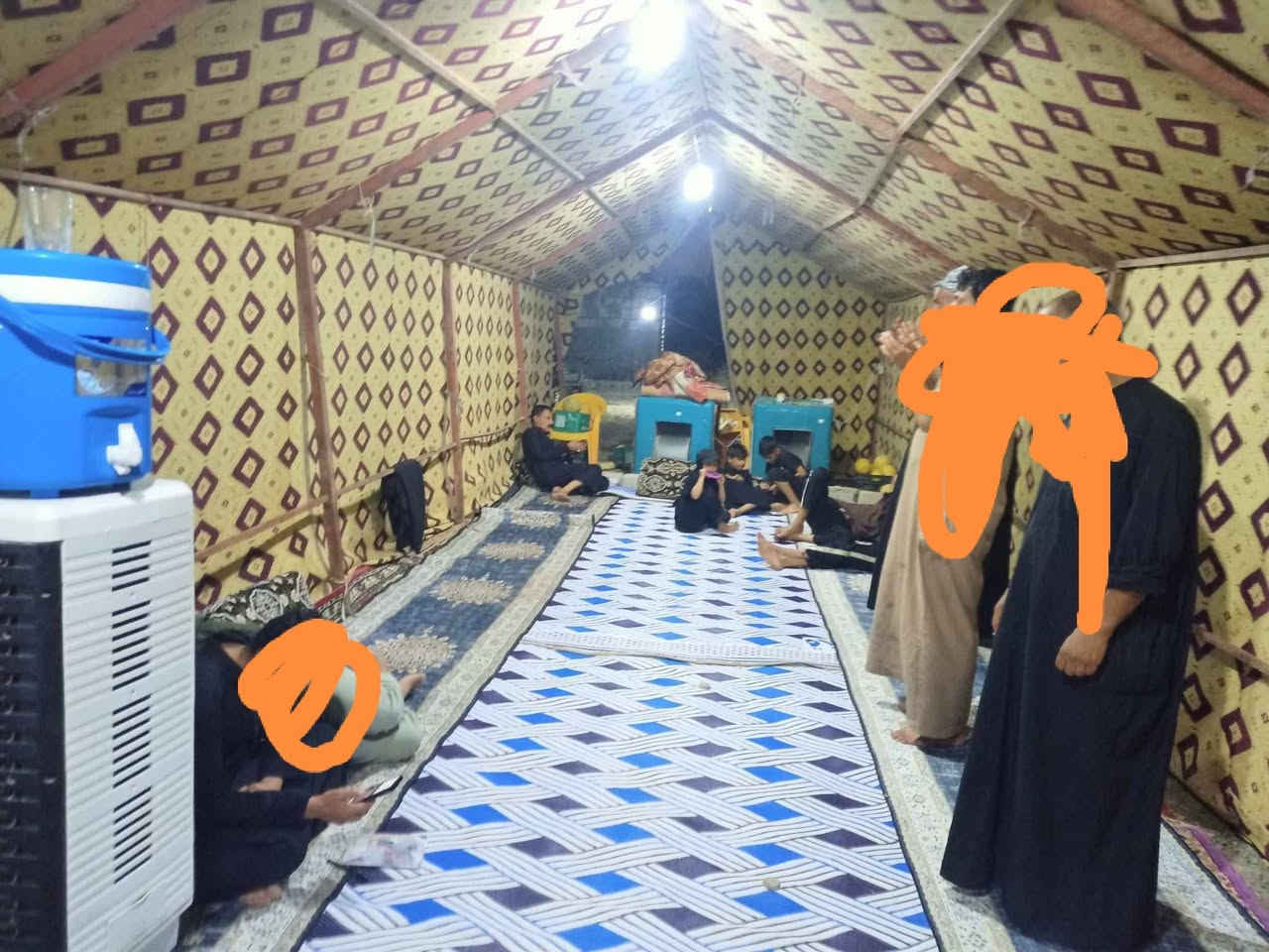 السلام عليكم اخوان چادر للبيع ست حدايد نظيف مال موكب سوق الشيوخ  مكلف بالنشر صاحب الچادر***********
