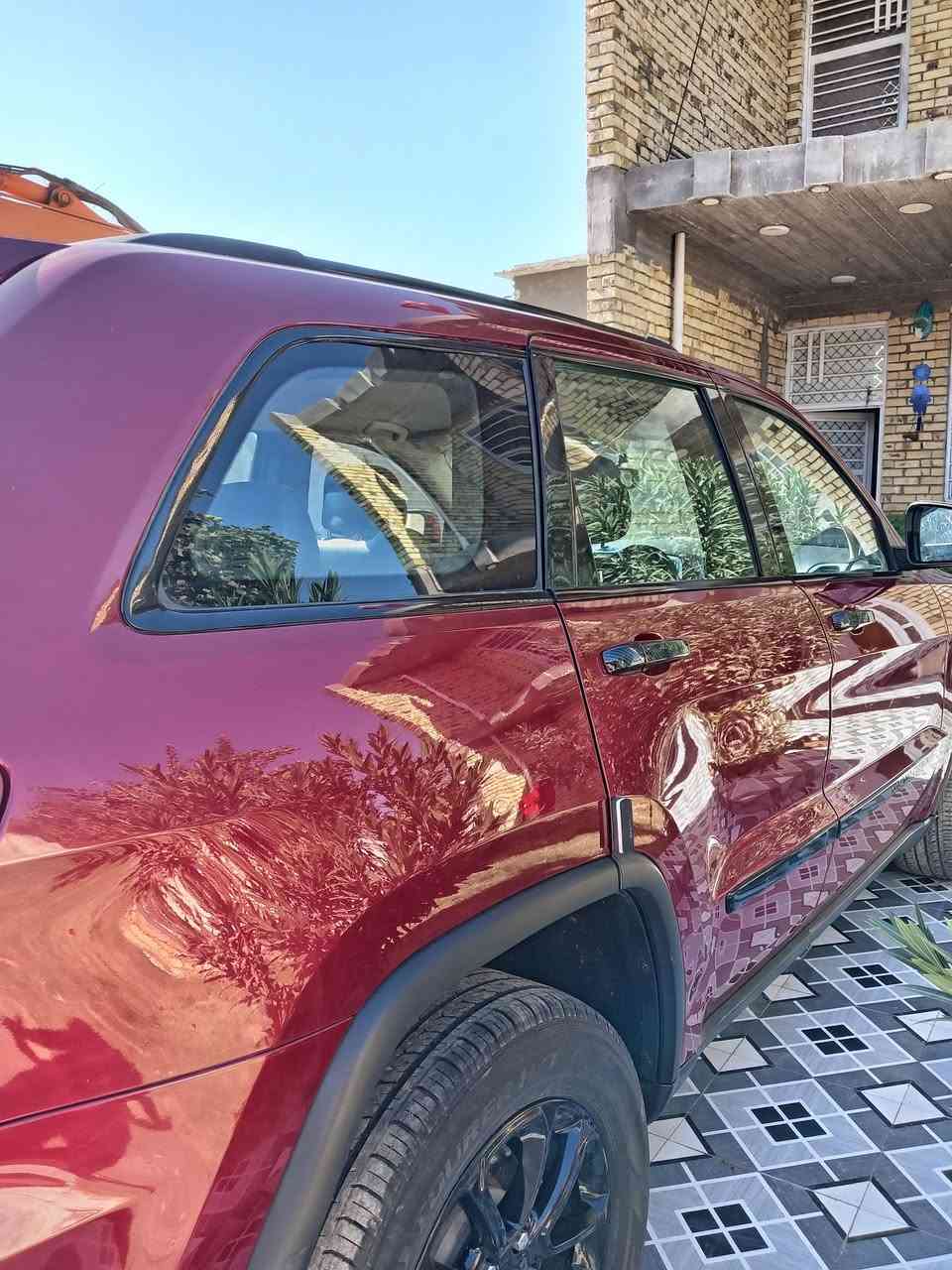 سلام عليكم جيب للبيع 
موديل 2012 رقم بغداد
السيارة وارد امريكي حادثه موضح بل سونار جوه👇🏼
كير محرك حداديه صدر كفاله عامه
حساسات كله شغاله
تحويل ثاني يوم
مراوس حسب الرغبه
مكاني كوت مركز المدينة 
الرقم ***********
***********
