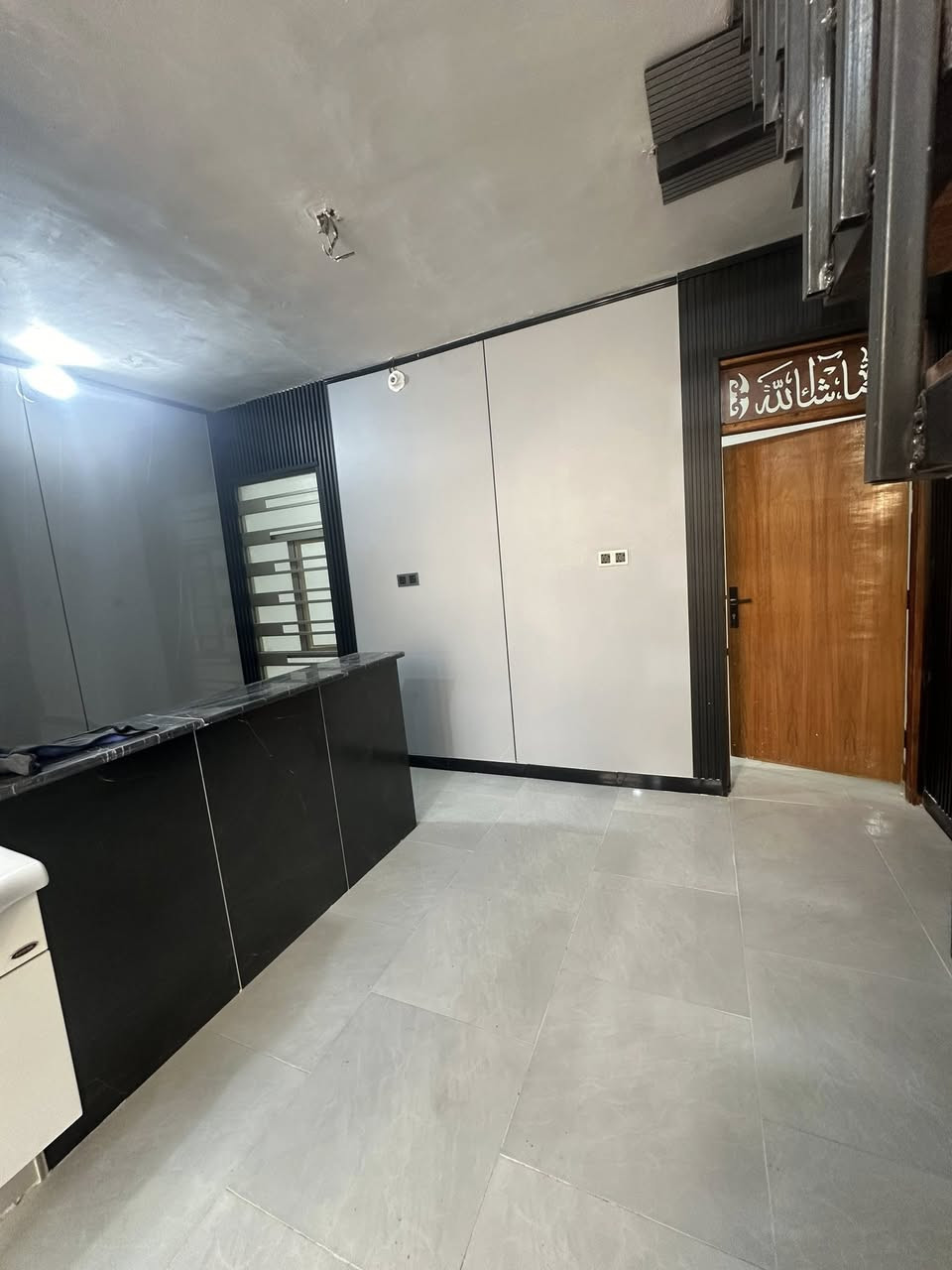 السلام عليكم بيت 50 متر طابق ونص غرفتين كبار    حي العباس قرب البارون الاستفسار اكثر واتساب على الرقم ***********
