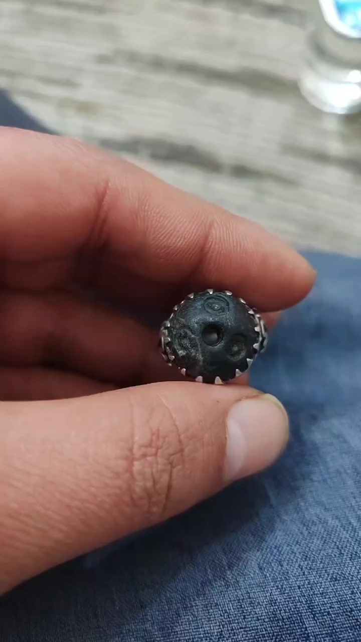 حجر مرصود ما اعرف نوعه شنو 
اما عباس اباد او حجر صيني او هبهاب او غير ذلك 
قياس 23 24
فضه 925
ب 50 قفل 
يوجد توصيل


**إذا كنت صاحب هذا الإعلان وتريد حذفه لأي سبب، رجاءا أرسل رسالة إلى الدعم الفني**