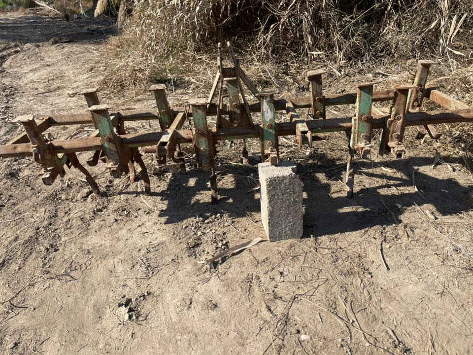 السلام عليكم ورحمت الله وبركاته عربانه وفدان عدد 2 وخرماشه للبيع  مكانهن كربلاء طوريج للاتصال ***********
