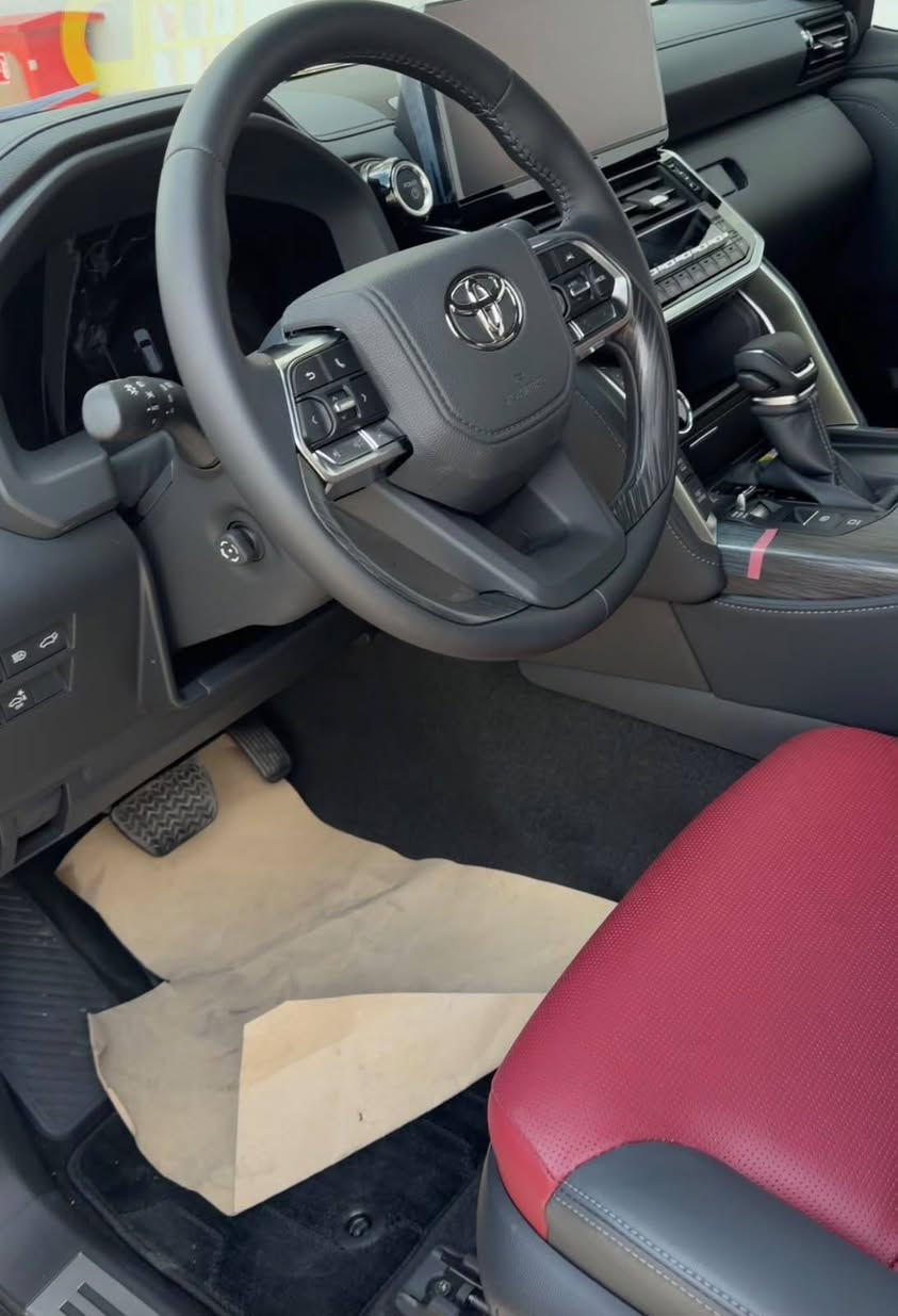 land cruiser Vx hybrid twin turbo
فول
زەمانی شەریکەی جیهان
مۆدێل ٢٠٢٥
ماوەی رۆشتن:٥٠٠ km
٢ مانگی ماوە بۆ ڕەقەم 
کامل ppf کراوە 
شوێن سلێمانی 
*********** السليمانية, العراق
