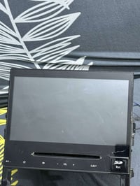 شاشة لاندكروز شاشة مع الفيش مالتها للبيع عاطلة ماعرف شنو عطلها ترهم من...