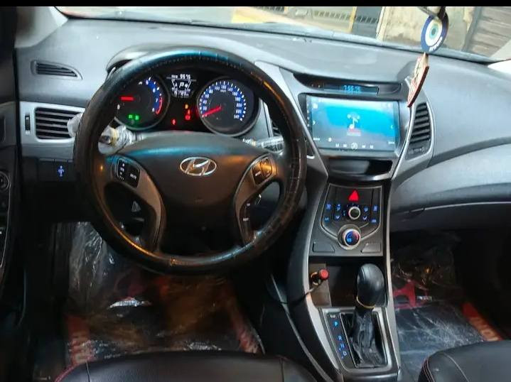 النترا 2016 اللون احمر 
ماشيه 180 
وارد امريكي 
ضربته جاملغ خلفي عكس السايق والبنيد ودعامية 
مستعجل عل بيعته ***********
