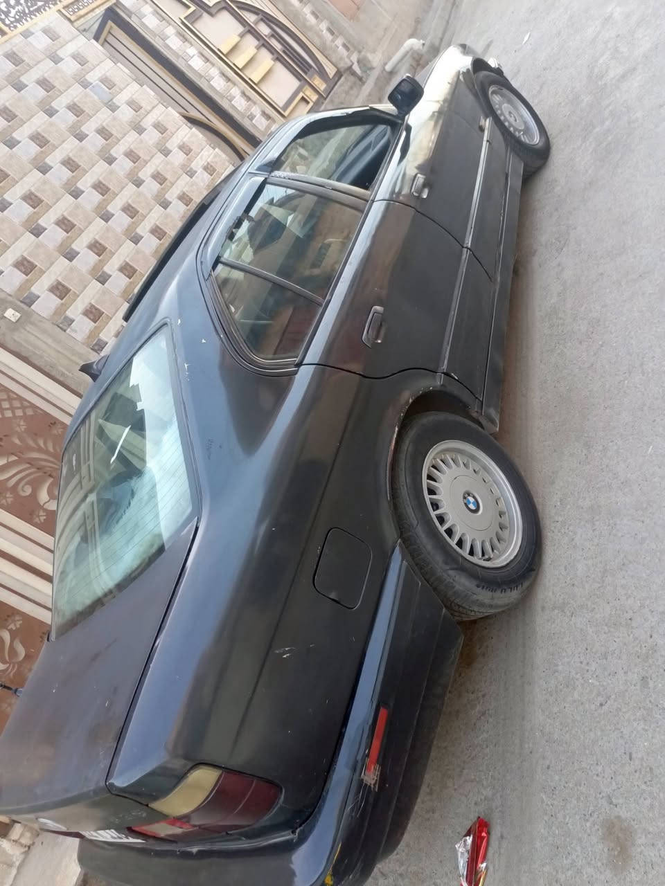 سلام عليكم بي ام لبيع 525موديل1991محرك كير شرط كير عدي تبريد ثلج كهربائيّ كلها شقاله سياره بيها مشرحه تكم سقف فقط ما بيها لا معجون لا خيسان نضيفه السعر 41رقم ***********بي واتساب
