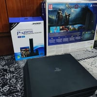 بلايستيشن 4 برو • 2 كنترولر • قابلة تهكير