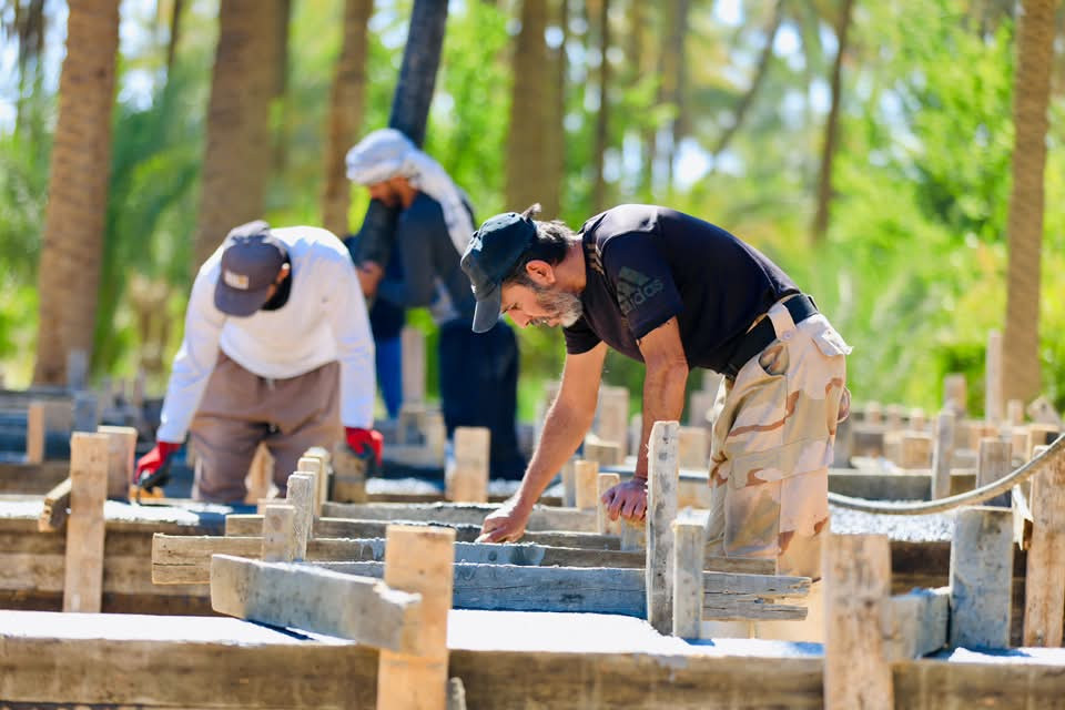 أساسات متين لبنيان يدوم ، خطوة بخطوة نحو التميز والإتقان 🔨 🏗️✌🏼
من قلب الحسينية، يواصل مكتب ضيوف الإخوان لتجارة العقار والمقاولات العامة تنفيذ أعماله وفق أعلى المعايير الهندسية والمهنية.

يوثق هذا المقطع مرحلة صب الأساس الأرضي لمشروع سكني بمساحة 200 متر مربع، حيث نحرص على دمج الخبرة العملية بالتنفيذ الدقيق لضمان جودة تليق بثقة عملائنا.

كما نوفر خدمة البناء بالنقد والتقسيط بما يناسب احتياجات الزبائن، مع مرونة في التنفيذ والالتزام بالمواعيد، مع إشراف مستمر على جميع مراحل العمل من قبل الأستاذ حسين المسعودي لضمان أعلى مستويات الدقة والجودة في التنفيذ.

إن التزامنا بأدق التفاصيل والمعايير الهندسية الصارمة هو الركيزة الأساسية لكل مشروع نحمل فيه بصمتنا.

📞 للاستفسار والتعاقد:

حسين المسعودي

***********

***********

