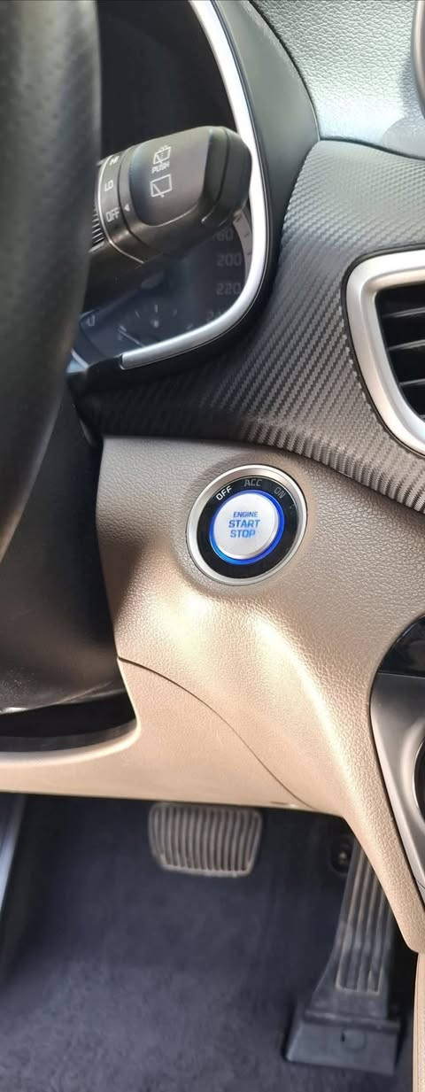 بسم الله الرحمن الرحيم
والصلاة على محمد واله وصحبة وسلم

هونداي توسان ٢٠١٩ للبيع رقم اربيل  بصمة ابواب وبصمة تشغيل وبصمة صندوق كشن سائق كهربائي تثبيت سرعة ( كروس) شاحن واير ليس لايتات الامامية وخلفية LED  ثلاجة بجكمجة  وضعيات قيادة ( ايكو سبورت كمفروت) حساسات امامي وخلفي  كاميرة خلفية كشنات جلد  ٤ اطارات وبطارية جديدة السيارة مكفولة من صبغ وحالوب  ودعاميات ايضا هزا وبراد جديدة  كير ومحرك مامفتوح بشرط ماشية ٧٨ كم حقيقى
مكان سيارة / اربيل شارع ١٠٠ - مدينة المعارض
للتواصل وسعر 
*********** + واتساب
