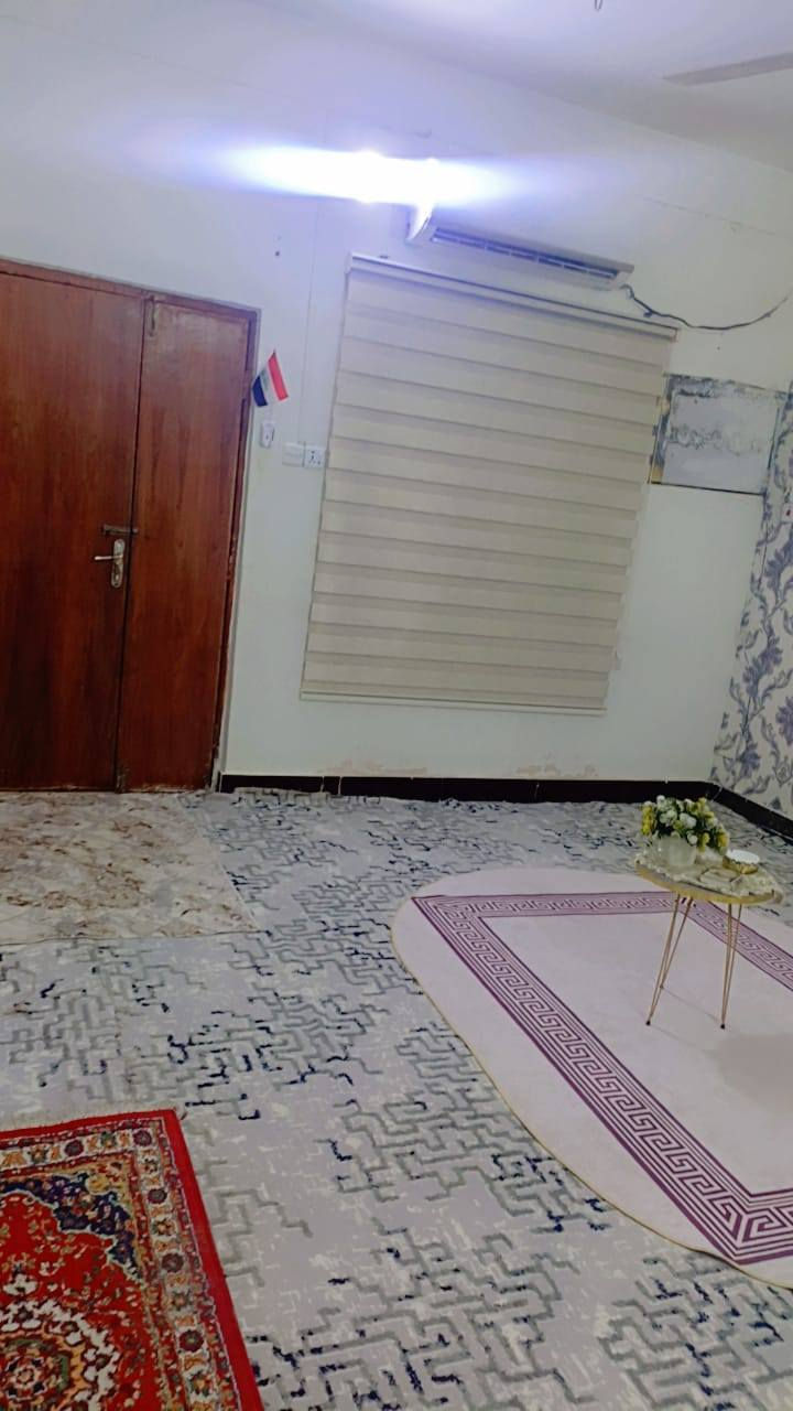 بيت في الاسمده
قضاء ابو الخصيب
نوع الطابو بيت ملك صرف عرصه 
تحويل باسم المشتري
المساحه الكليه 300م
يحتوي على.. 
كراج سياره مطبخ هول دوانيه 
غرفتين صحيات داخليه وخارجيه 
غرفه بالطابق الثاني  سويت


**إذا كنت صاحب هذا الإعلان وتريد حذفه لأي سبب، رجاءا أرسل رسالة إلى الدعم الفني**