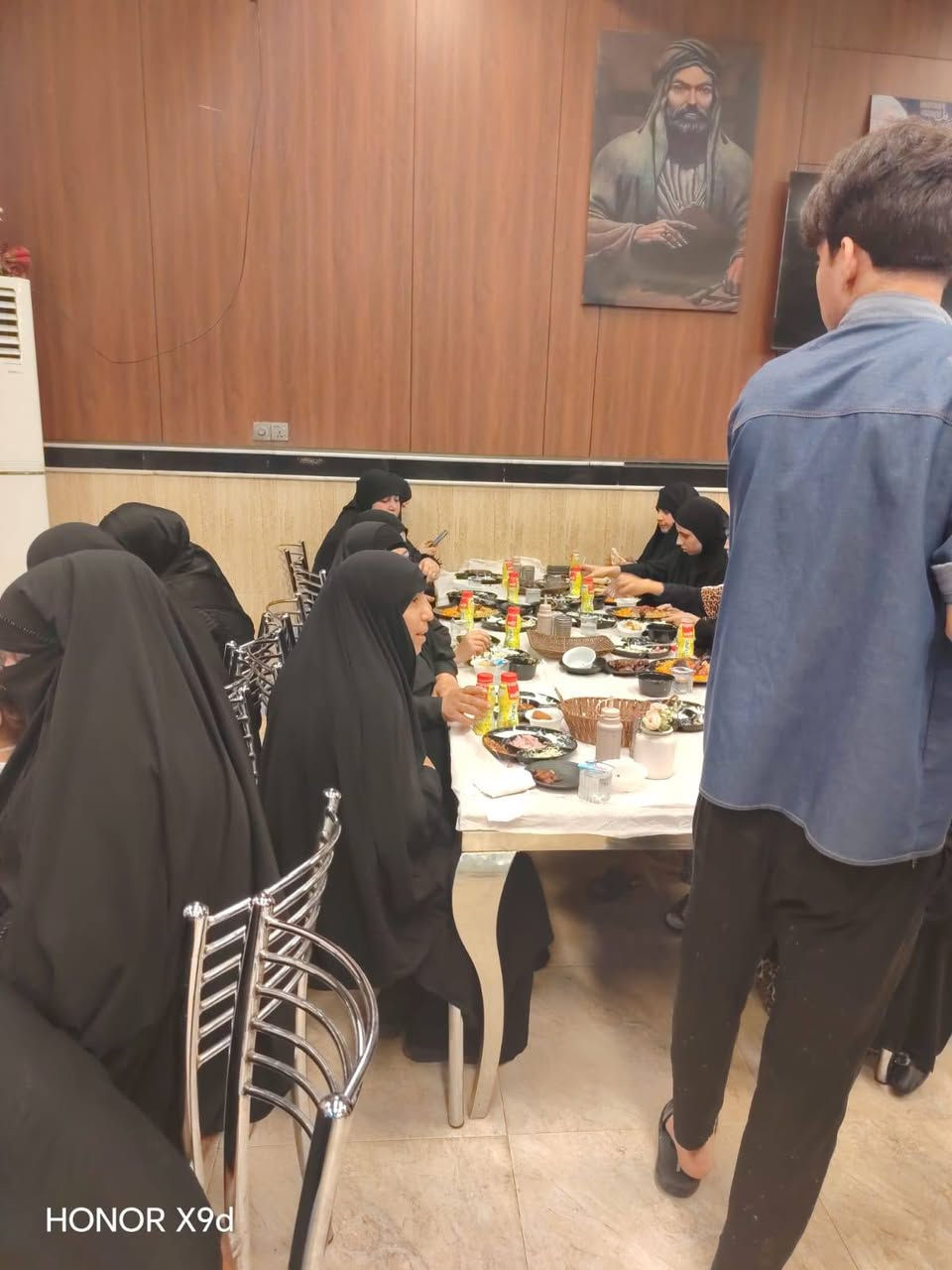 تقيم جمعية التعاون الخيرية في محافظة ميسان مأدبة إفطار بعض الايتام المسجلين لديها وكان العدد أكثر من ٧٠ يتيم نسأل الله القبول
للتبرع والتواصل *********** لليتيم عونا وسند@
