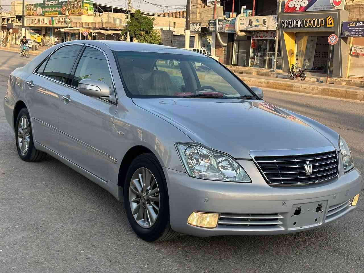 شاهانە موس ٢٠٠٥ بەحری
تازە داخڵ 
گێڕ و مەکینە بچوک ١٨٠ 
ئاوێنە ئیشارەت
بێ مەسرەف 
برێکی بەسراوە 
تەبریت ئیش دەکات 
بێ تەقەو ڕەقە 
زۆر لۆک و تازەتە 
٢ دووگمەیە 
حاسەو کامێرایە 
یەک پارچە بۆیاخی ئەوروپایە
١١٣٠٠٠کم ڕۆشتوە

***********
