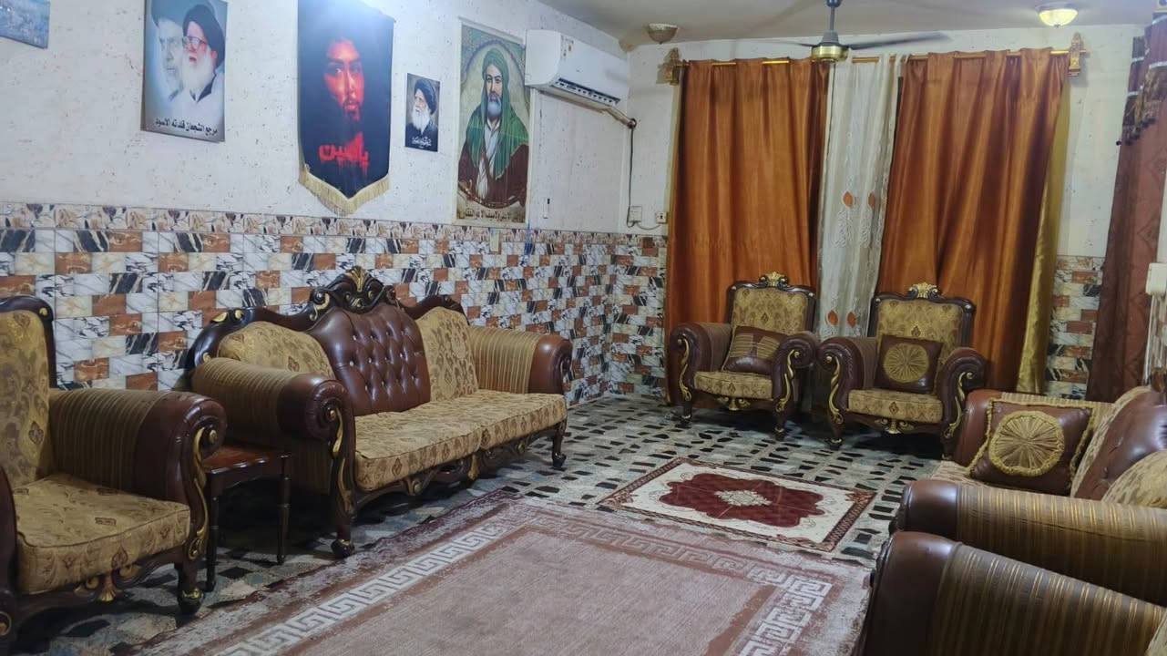 دار للبيع في ناحية سيد الشهداء  المزرعة حي الحسين  المساحة 150 متر وجهية 7/5 والنزال 20  يحتوي على ستقبال ومطبخ و2 غرفة نوم وصالة واسعة وصحيات داخلية وخارجية  السعر 135 وبي مجال للستفسار ***********
