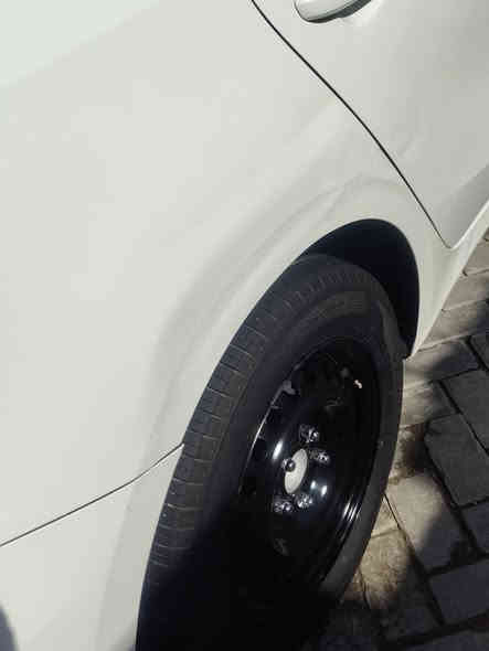 السلام عليكم
كيا سيراتو خليجي موديل 2020
محرك 1600 
داخل لونين حساس خلفي مري كهرباء تبريد قطعتين وفتحة
سيارة دوشمة حديثة وتغليف الابواب حراري 
مكان السيارة بغداد الامين الثانية بااسمي السيارة 
سعرهه 150
