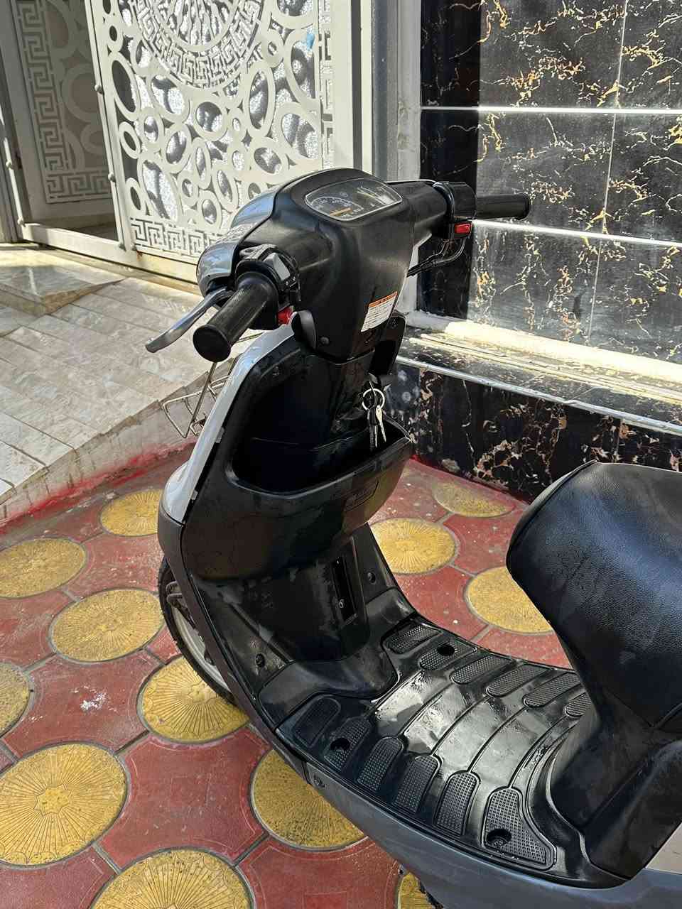 سلام عليكم دراجه للبيع بطه موديل 2003 ماناقصه شي نضيفه المحرك مامفتوح نكره سلف كهربائياته كله شغاله متواجد واتساب واتصال فقط عنوان كربلاء للاستفسار ***********
