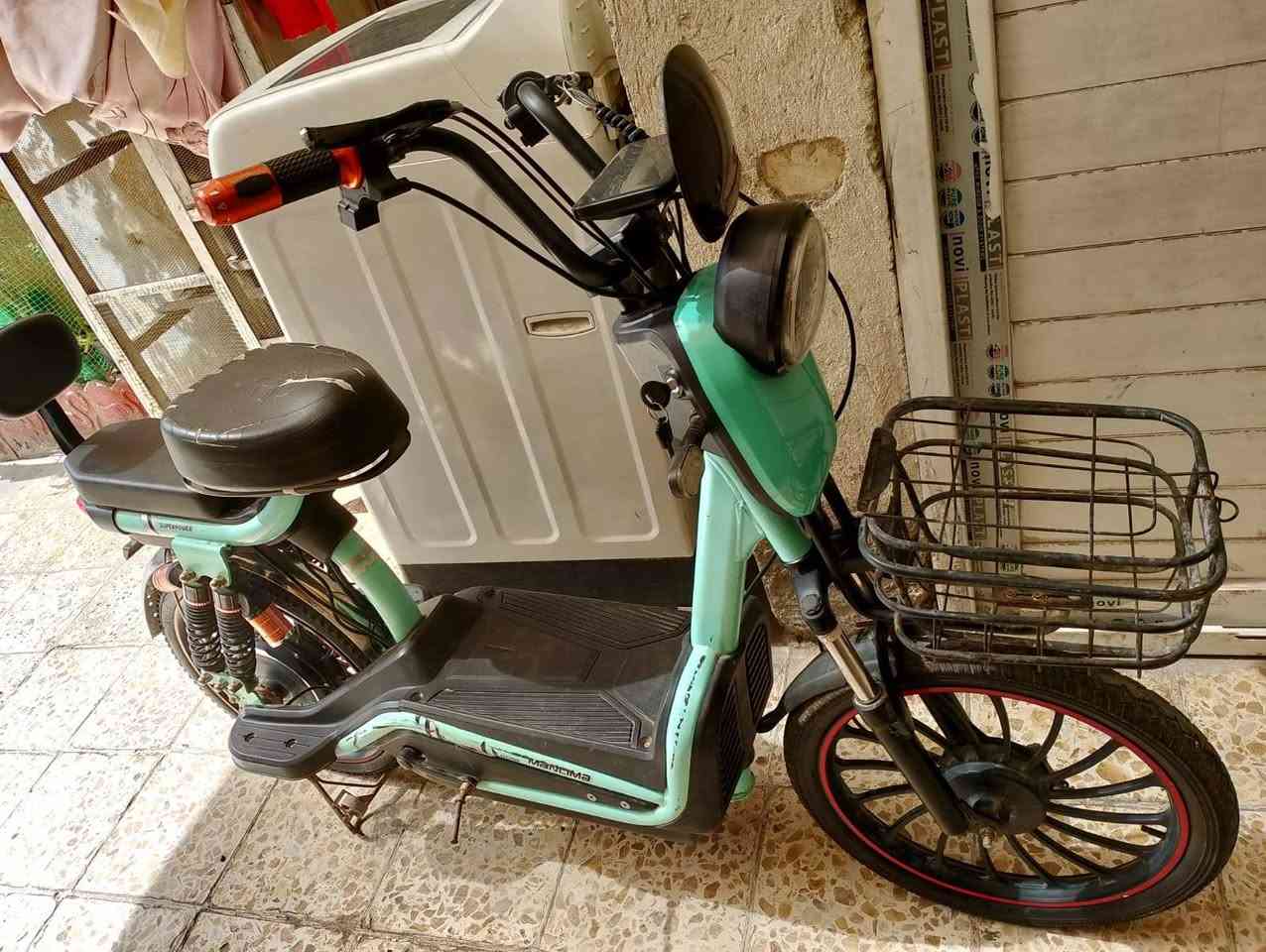 السلام وعليكم متاح دراجه شحن ٦ بطاريات 
نضيفه كلش س ٢٠٠ وبيها مجال بغداد العبيدي 
***********
