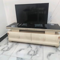 ميز تلفزيون السعر  75 ألف  العنوان الدوره بغداد كليه الهادي 120 فرع كل...